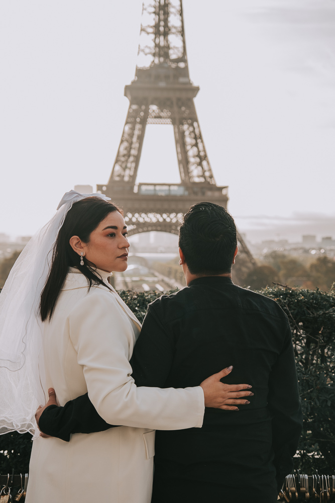 PORTRAIT COUPLE PHOTOGRAPHY ELOPEMENT IN PARIS