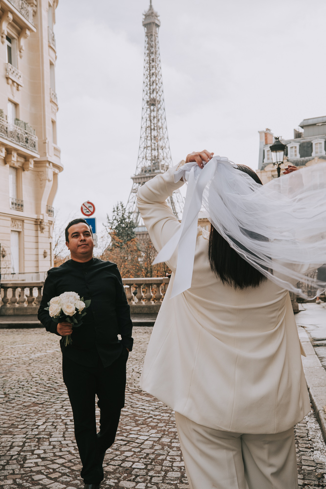 PORTRAIT COUPLE PHOTOGRAPHY ELOPEMENT IN PARIS TROCADERO