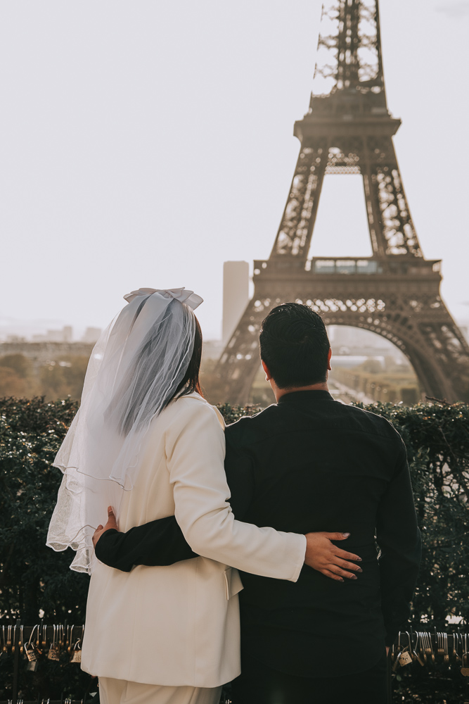 PORTRAIT COUPLE PHOTOGRAPHY ELOPEMENT IN PARIS