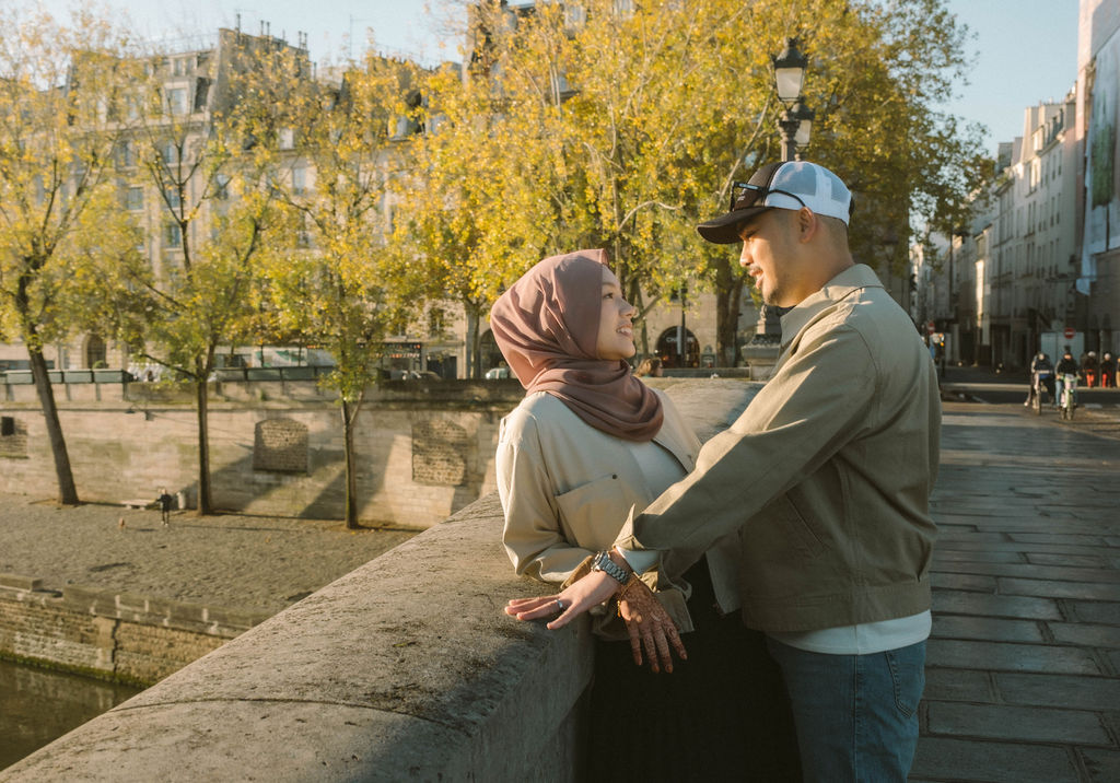 Cinematic couples photoshoot in the Latin Quarter of Paris